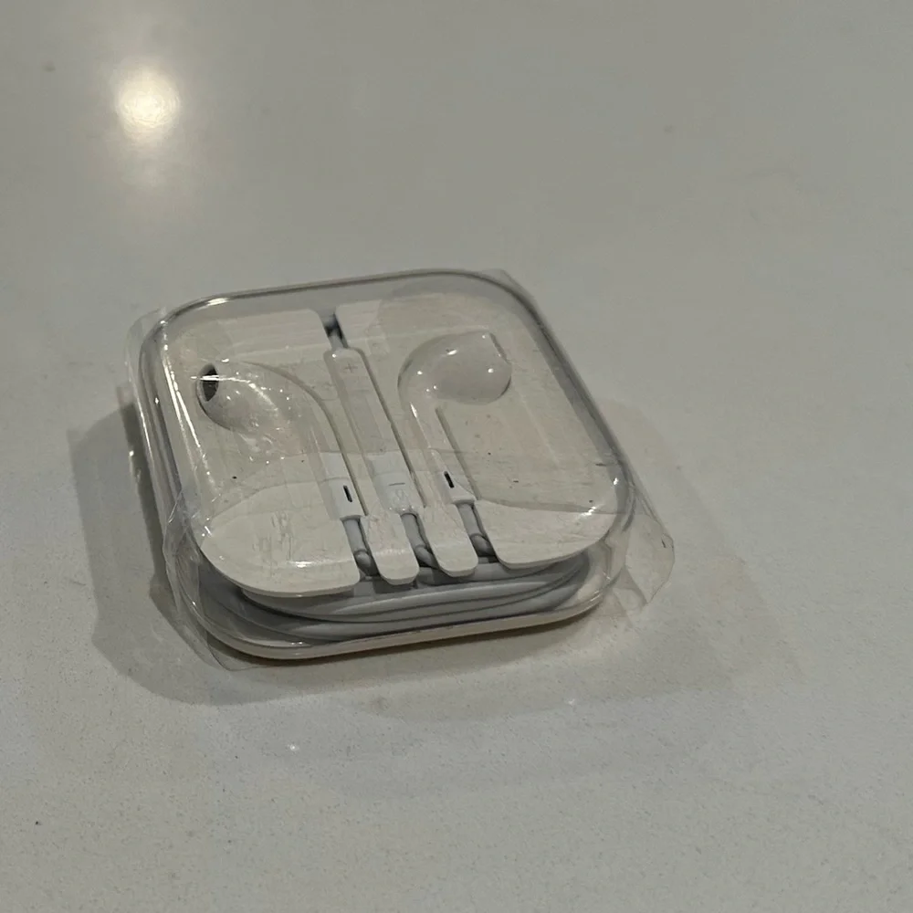 Apple Authentic Earpods- New